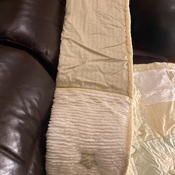 8 piece Lambs & Ivy yellow, cream and green crib set - Picture 6 of 13